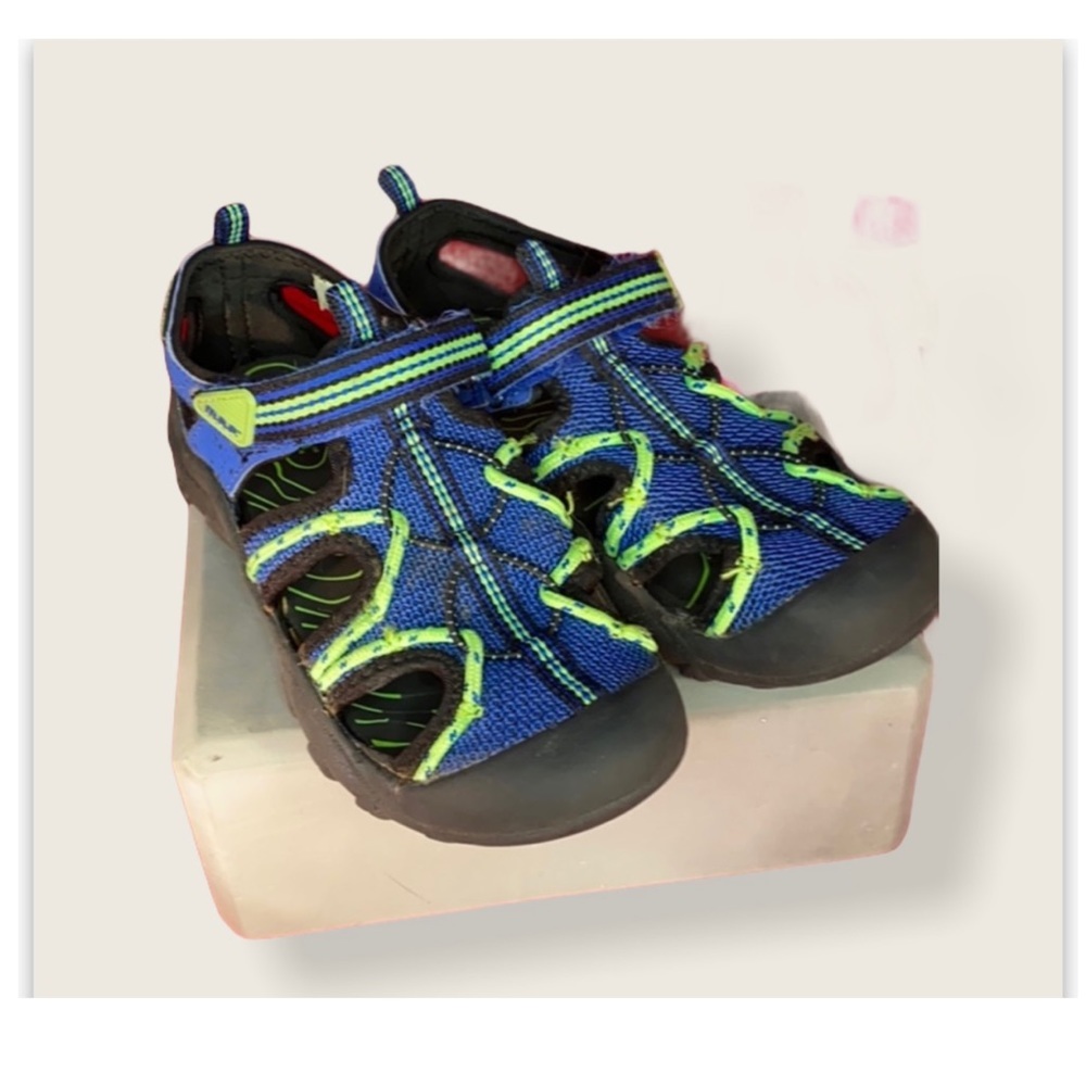Water shoes size 3 boys. Blue color